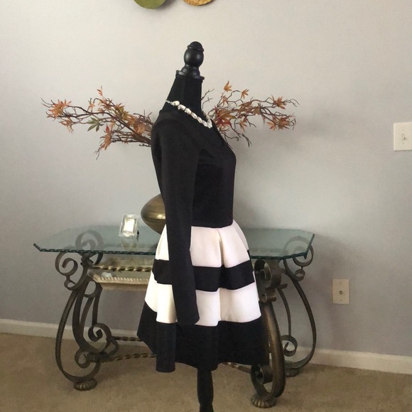 Black and White Dress - Picture 3 of 12